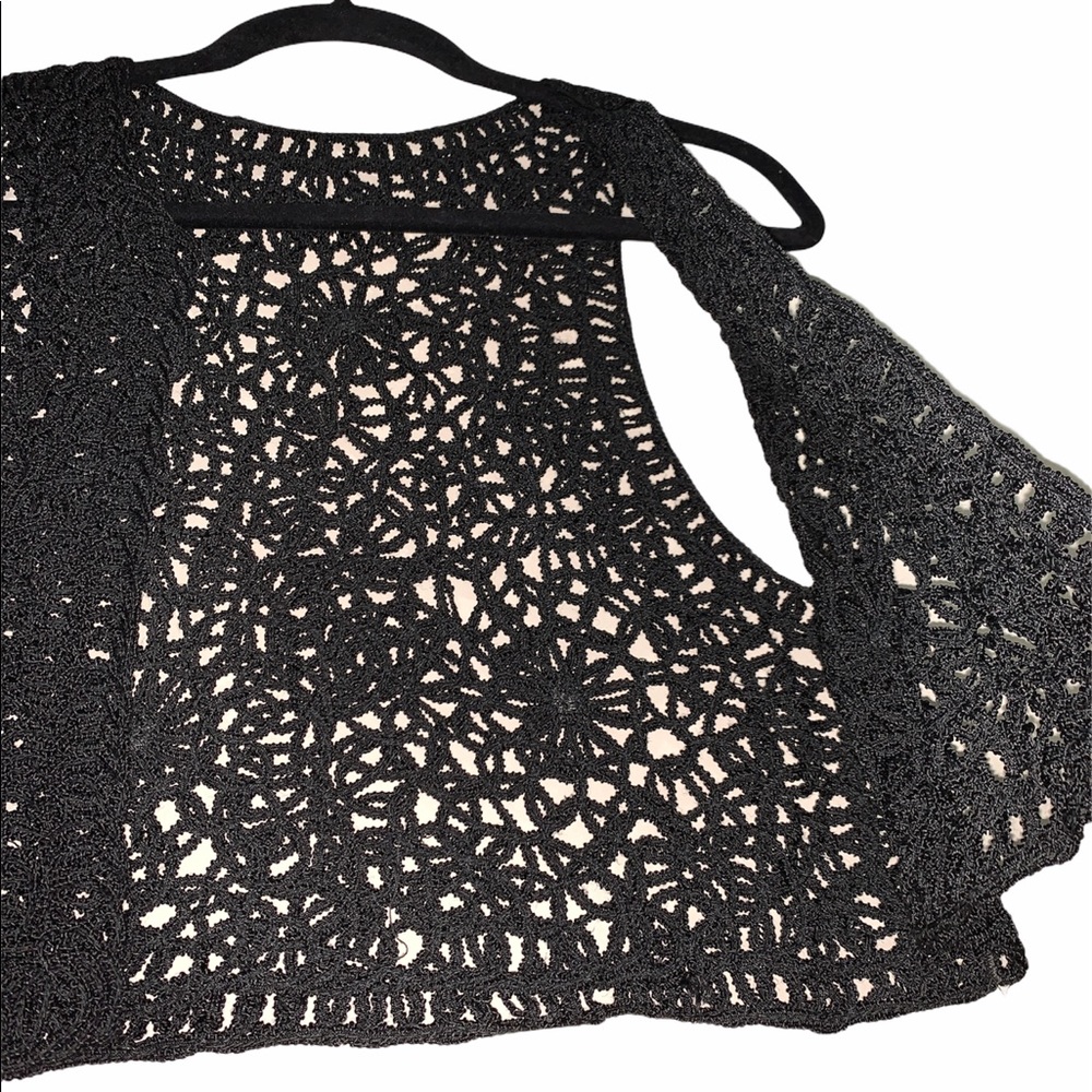 Black beautiful floral crotchet best in size small - Picture 7 of 7